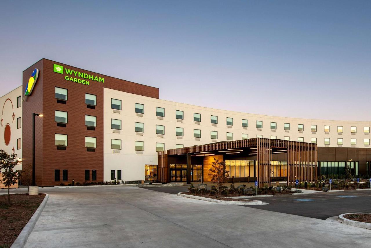 Wyndham Garden Winnipeg Airport Exterior photo