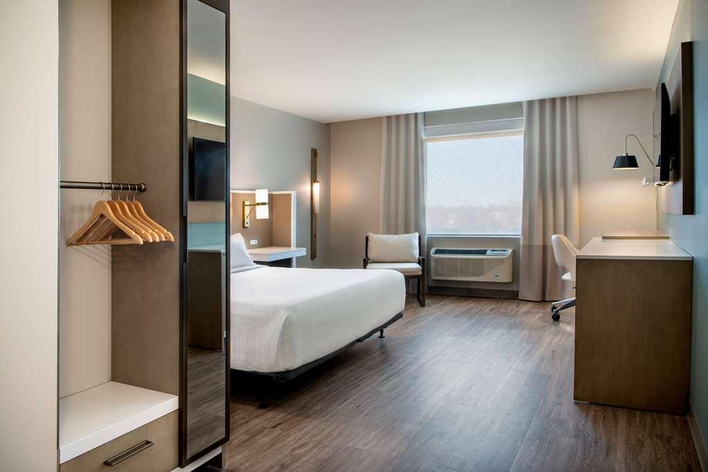 Wyndham Garden Winnipeg Airport Room photo